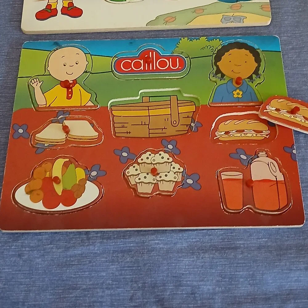 Wooden puzzle Caillou : Dress up + Pique -nique used